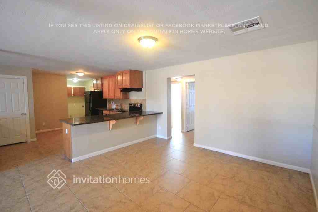 6017 W Colter St - Photo 3 of 11