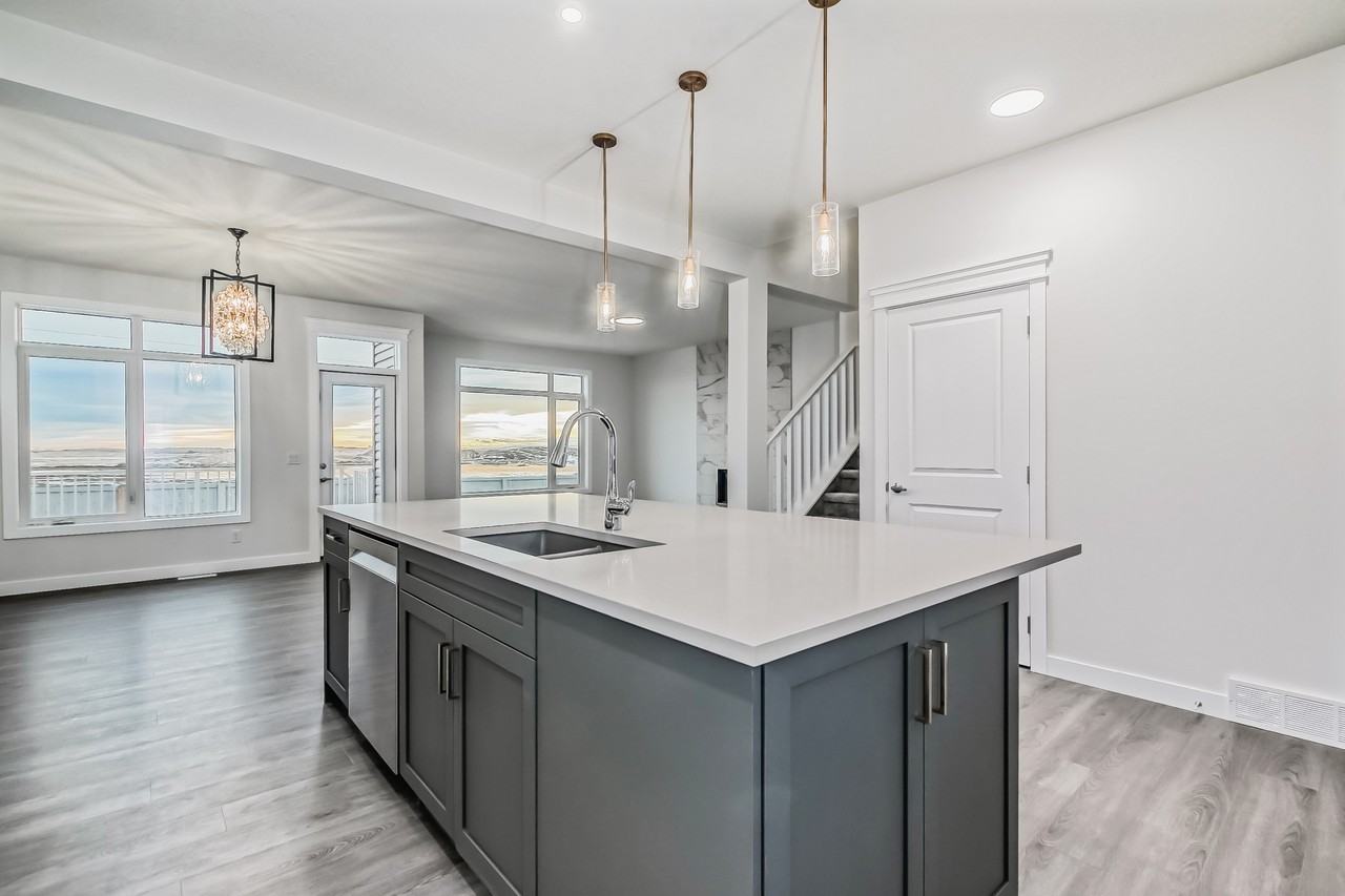 2156 Ravensdun Crescent Southeast - Photo 3 of 47