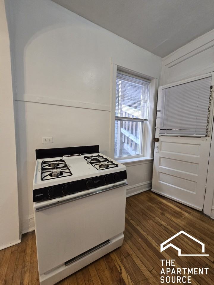 4103 N Sacramento Ave #G - Photo 5 of 11