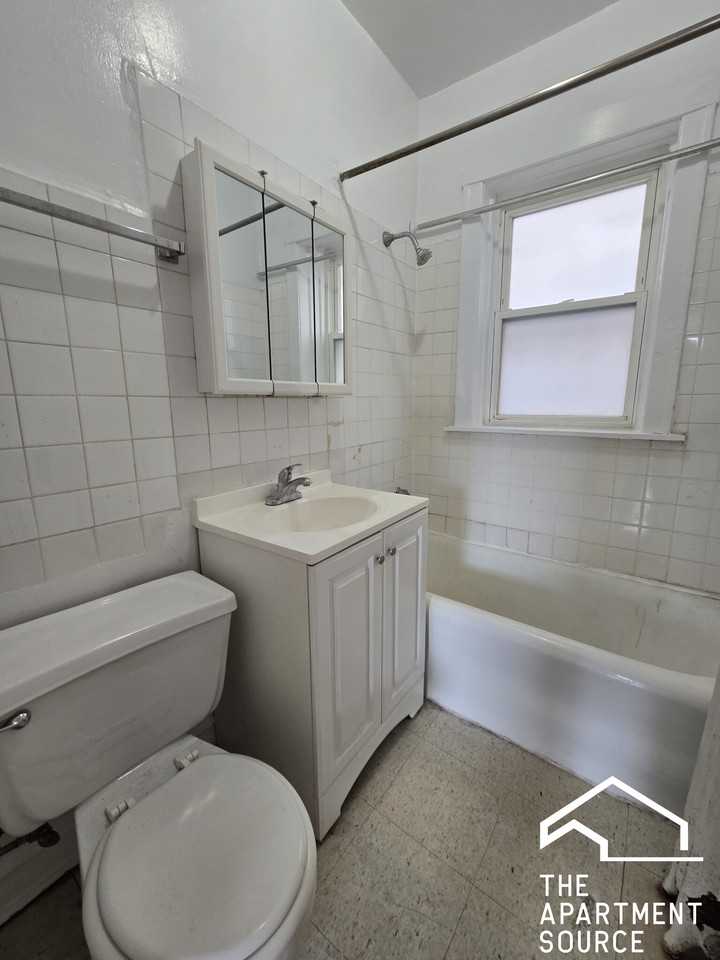 4103 N Sacramento Ave #G - Photo 7 of 11