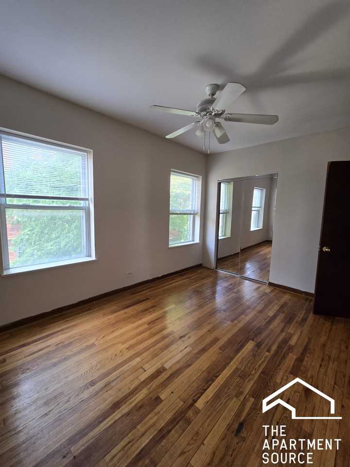 3159 W Argyle St #2N - Photo 4 of 13