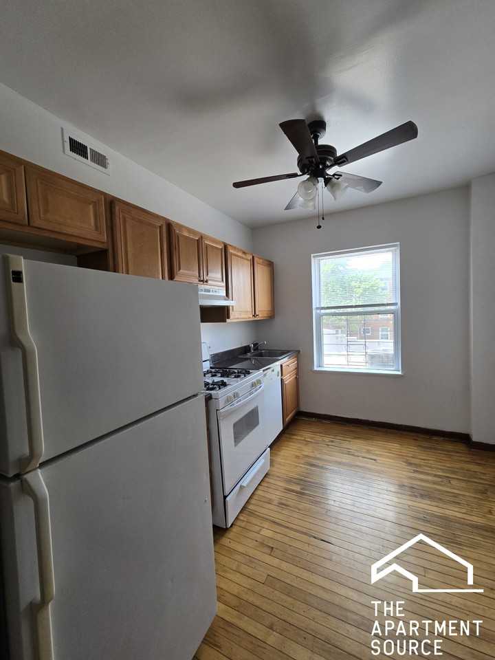 3159 W Argyle St #2N - Photo 7 of 13