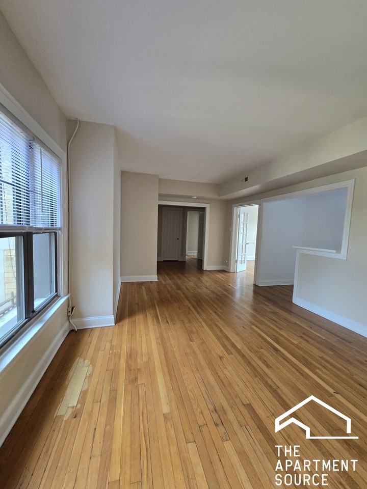 927 Forest Ave #2E - Photo 2 of 10