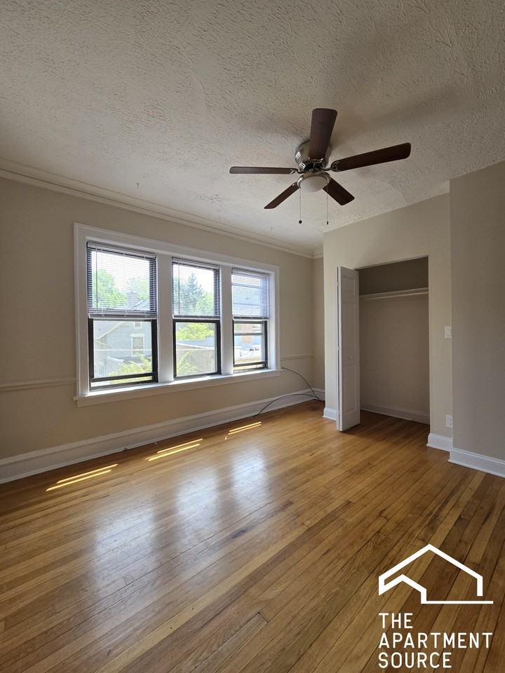 927 Forest Ave #2E - Photo 3 of 10