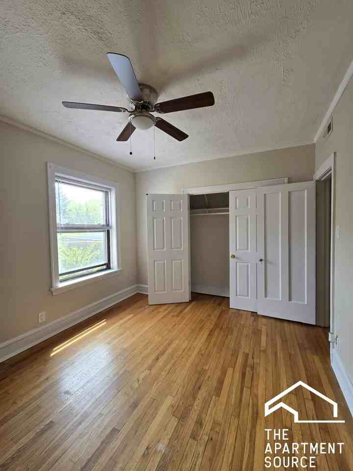 927 Forest Ave #2E - Photo 4 of 10