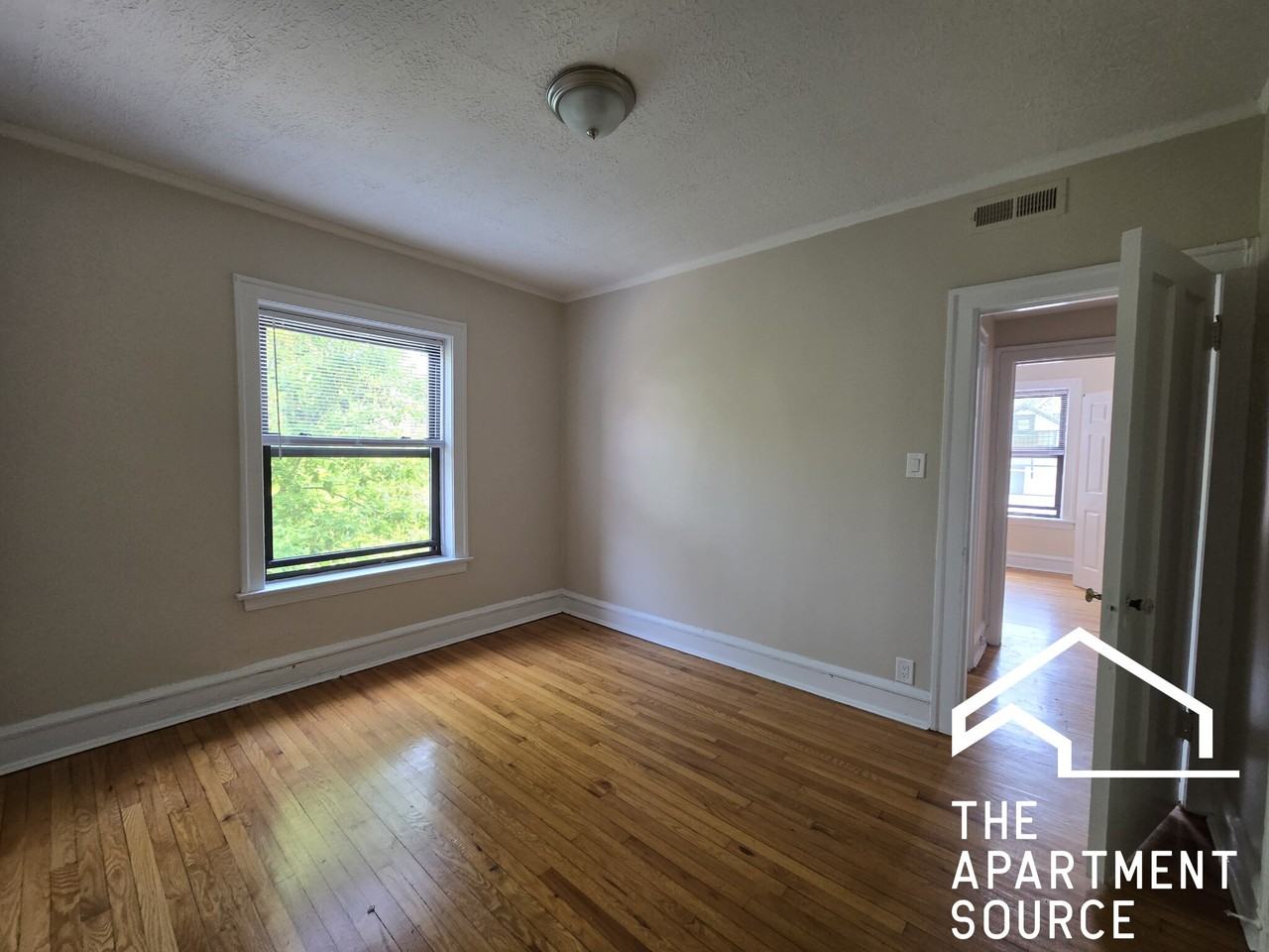 927 Forest Ave #2E - Photo 5 of 10