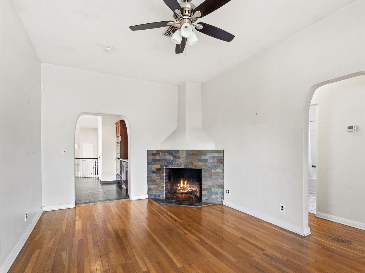 2727 E 6th St - Photo 3 of 43