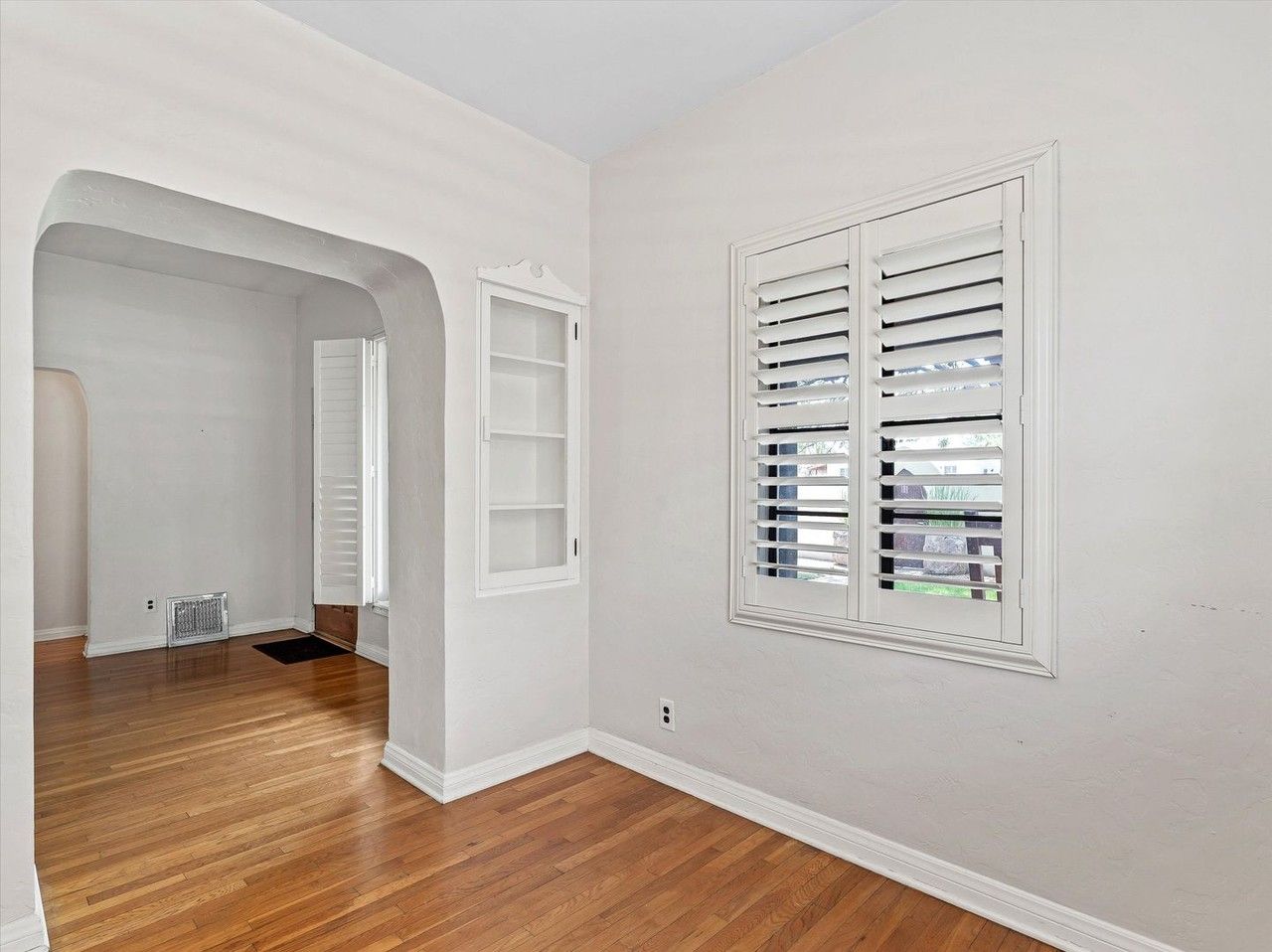 2727 E 6th St - Photo 4 of 43