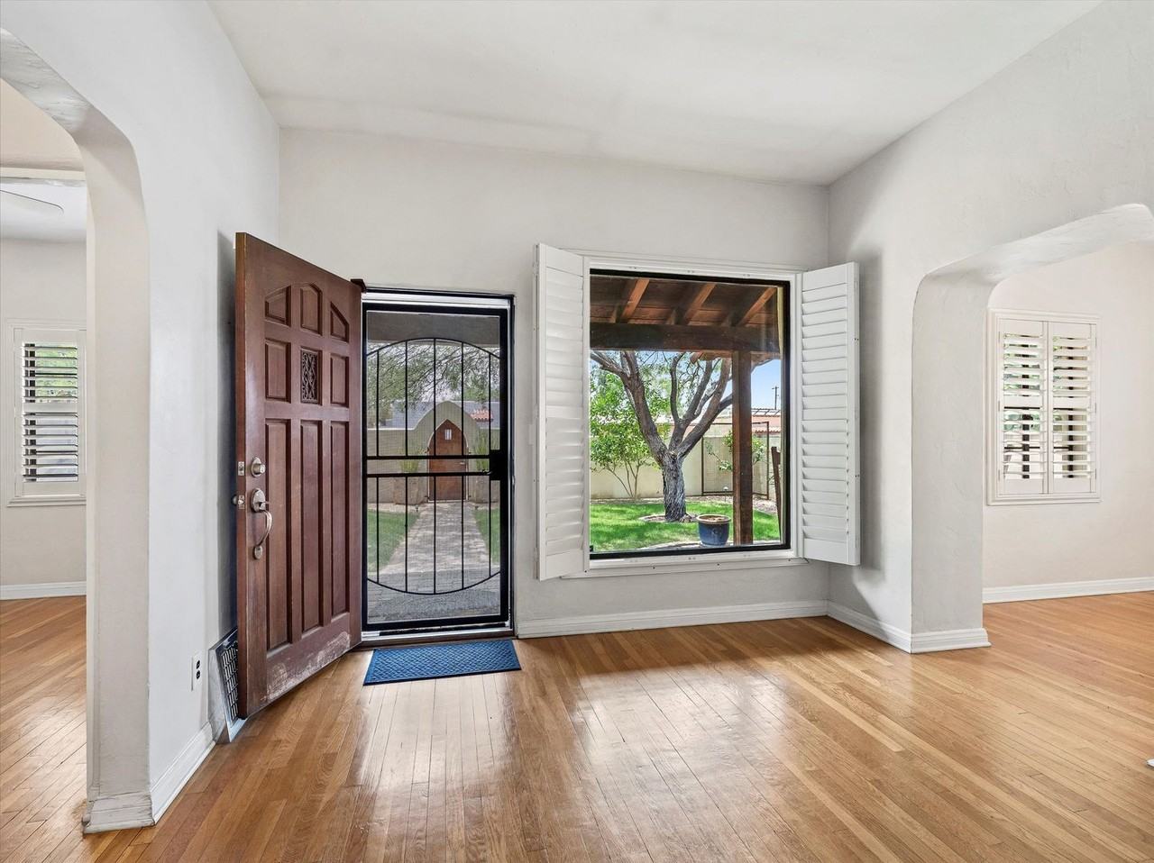 2727 E 6th St - Photo 5 of 43