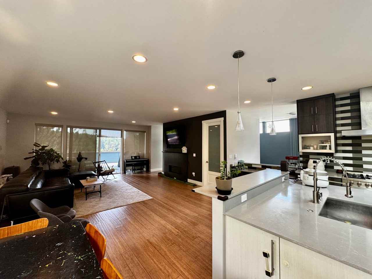 5034 Puget Blvd Sw - Photo 3 of 15