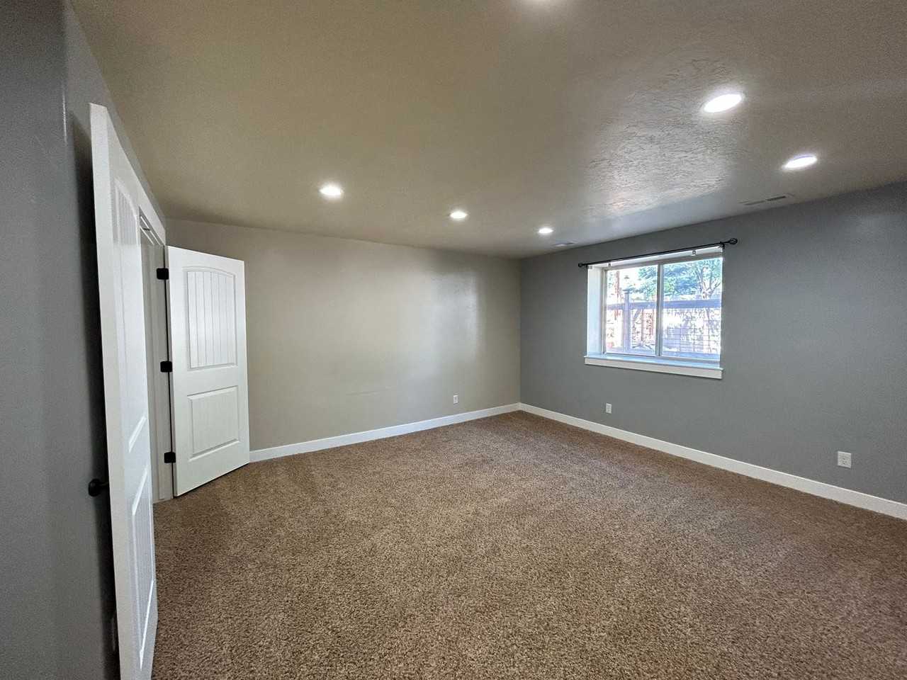 221 N 780 E - Photo 7 of 21
