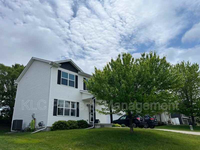 5401 Se 27th St - Photo 2 of 17