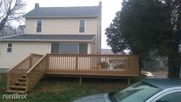 213 Oak St - Photo 2 of 9