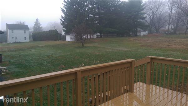 213 Oak St - Photo 3 of 9