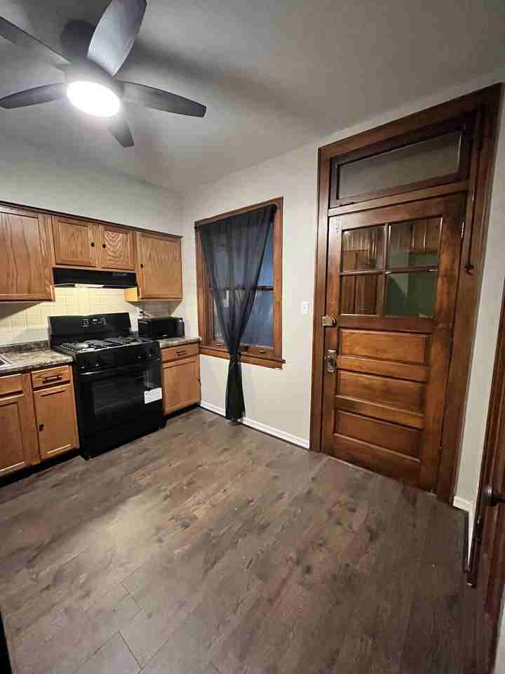4128 W George St #2ndFLUNIT - Photo 7 of 19