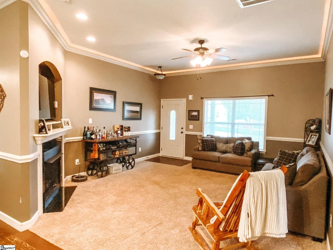 321 Gleaner Dr - Photo 2 of 6