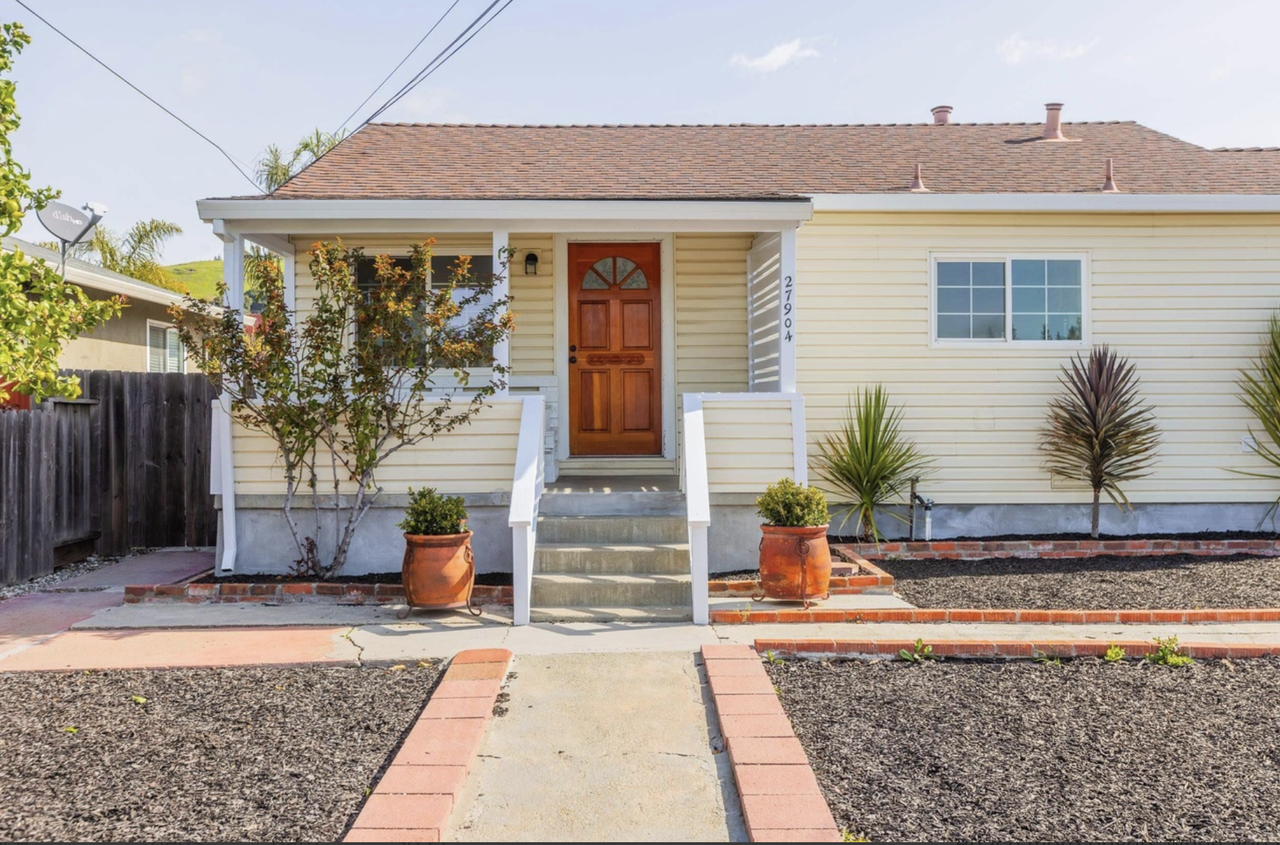 27904 E 12th St - Photo 2 of 20