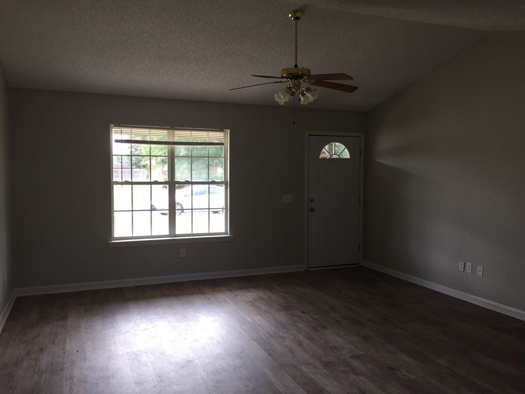 936 Poppleton Dr - Photo 3 of 14