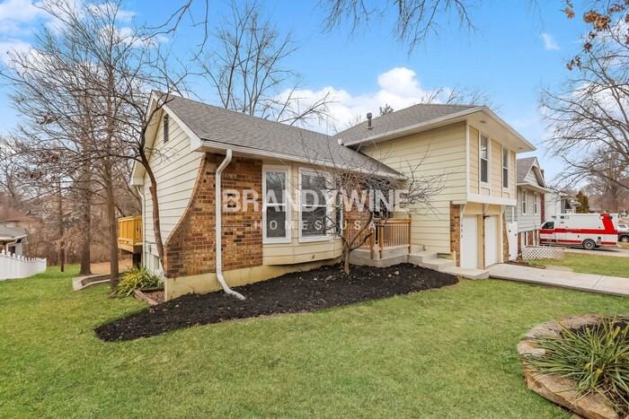 7604 Nw Milrey Dr - Photo 2 of 20