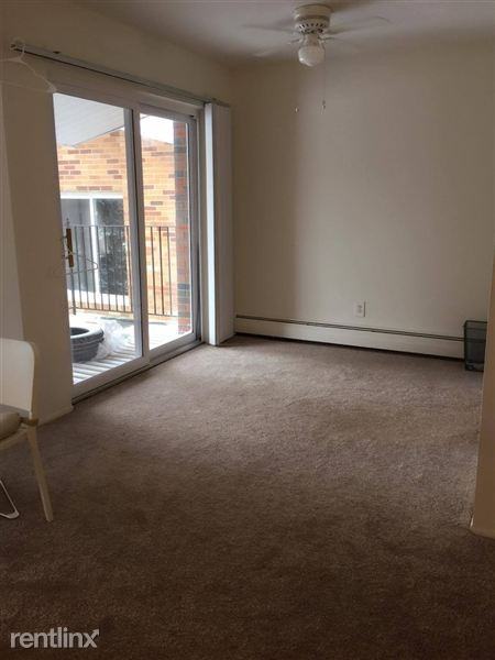 Hillcrest Apartment - Photo 3 of 11