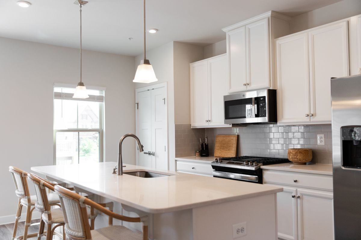 6063 Piscataway St - Photo 3 of 35