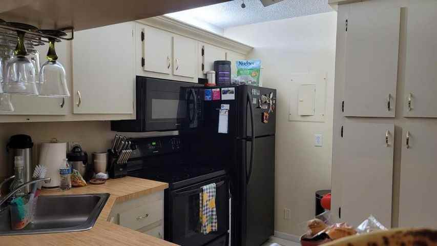 203 Foxtail Drive - Photo 3 of 10