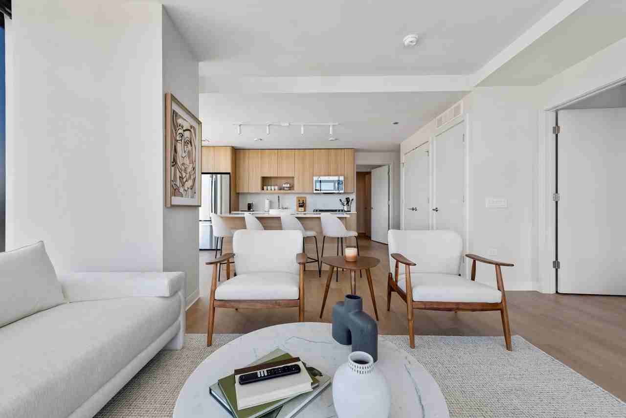 901 W Blackhawk St #1029649P - Photo 2 of 39