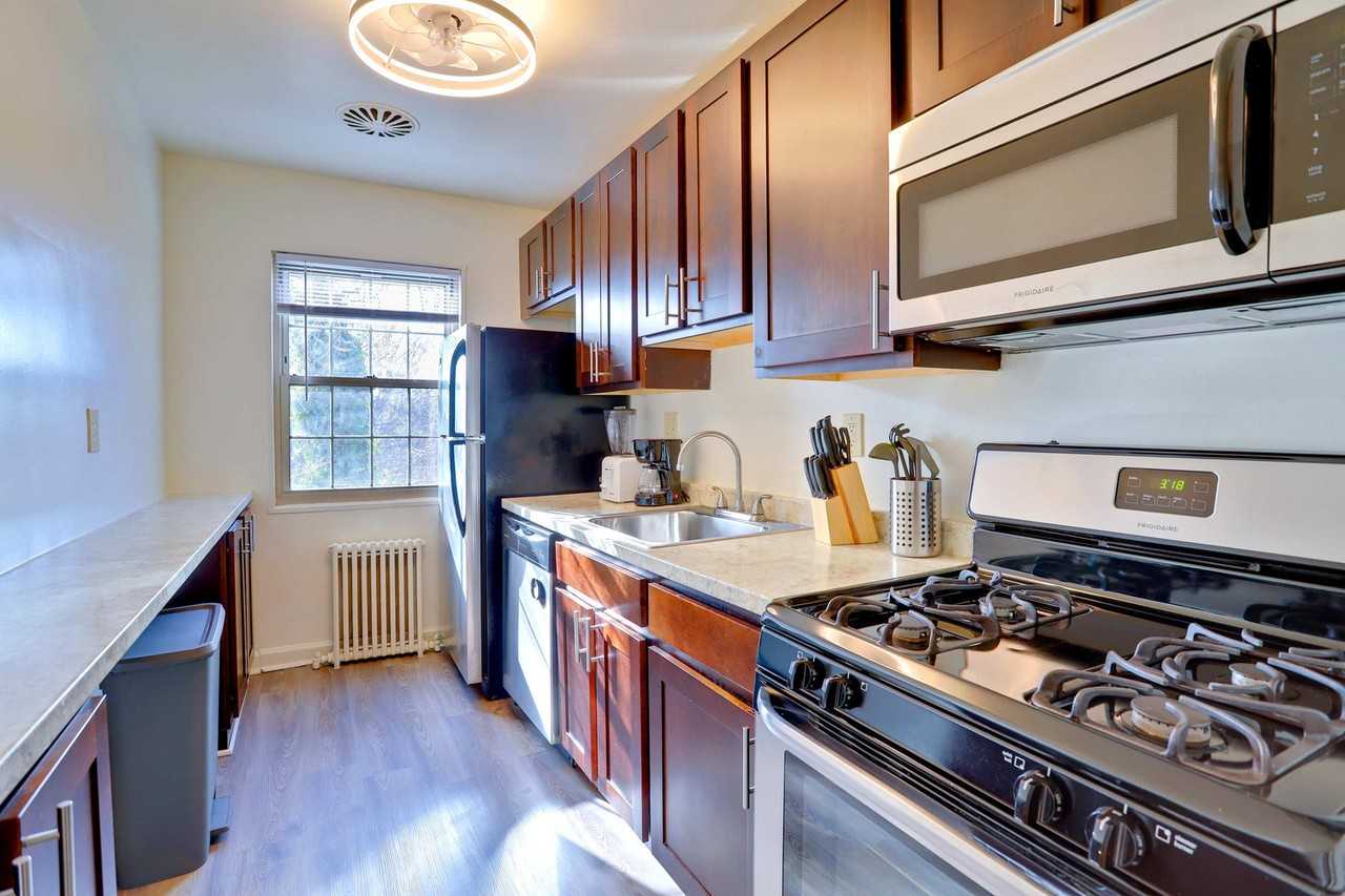 1420 W Abingdon Dr #1045261P - Photo 3 of 29