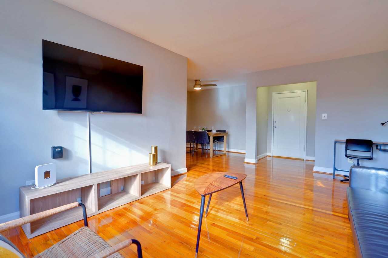 1420 W Abingdon Dr #1045261P - Photo 4 of 29