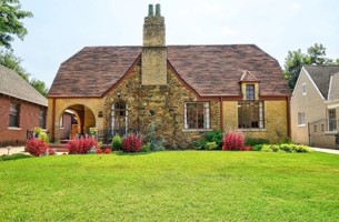 featured image of 212 Edgemere Court