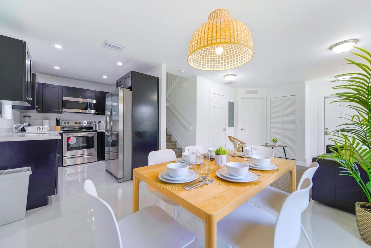 2241 Nw 50th St #1230847P - Photo 4 of 20