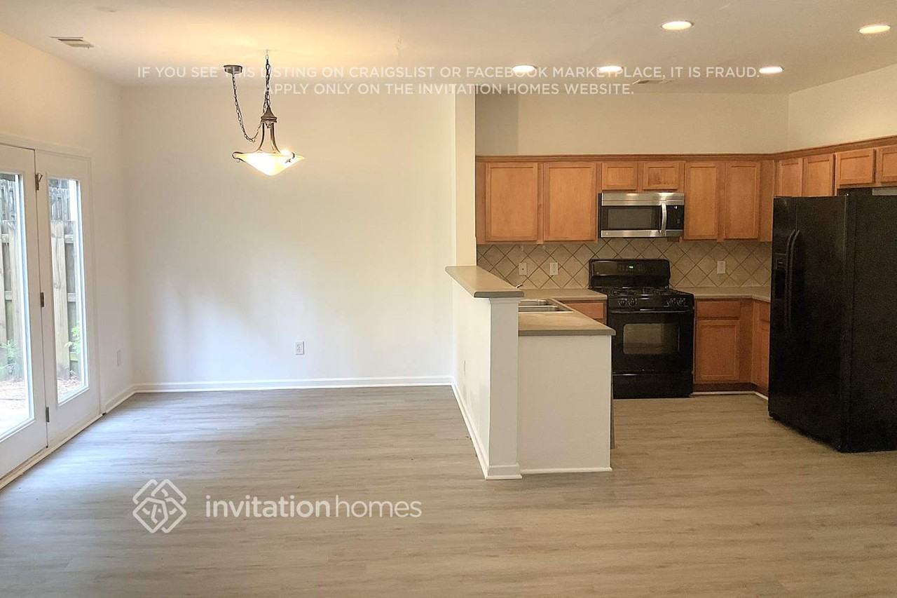 116 Creekwood Trl - Photo 4 of 17