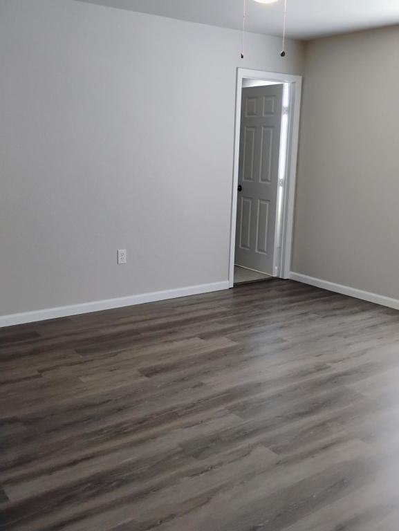 208 Hoover Ln - Photo 5 of 9