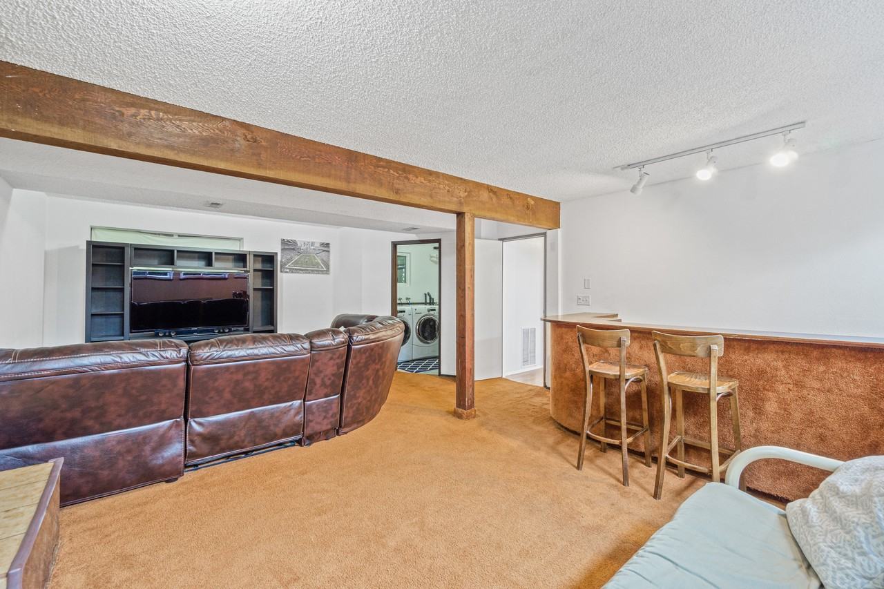 2104 Lincoln Pl Se - Photo 3 of 23