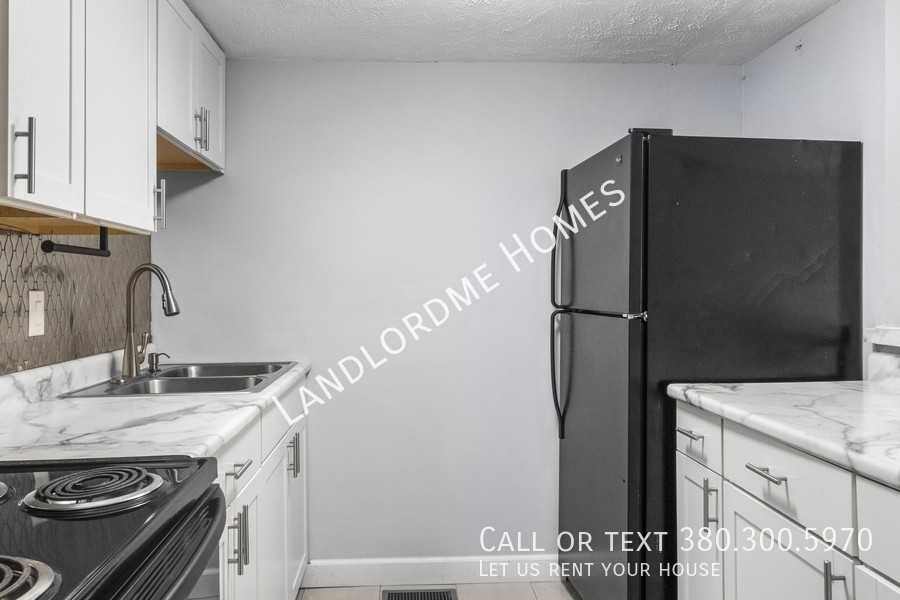 2842 Stonehenge Dr #1 - Photo 3 of 18