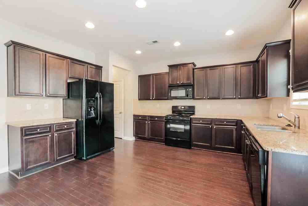 825 Westmoreland Ln - Photo 7 of 19