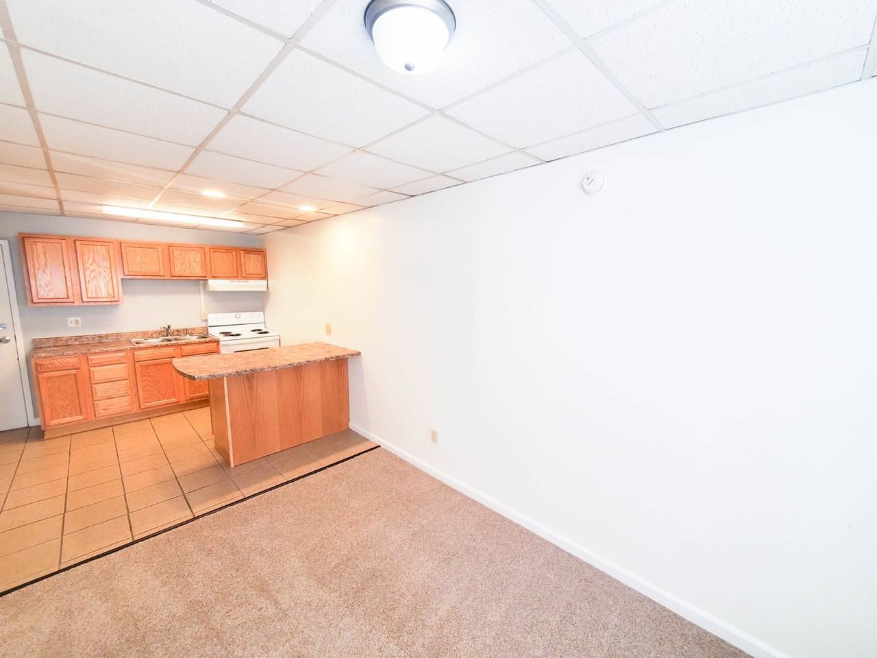 320w8th - Photo 2 of 7