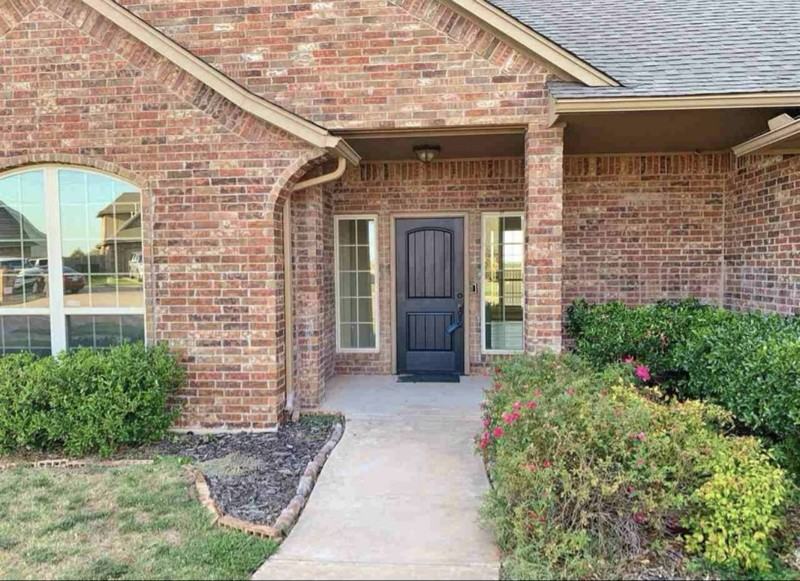 405 Sw, 84Th St - Photo 2 of 19