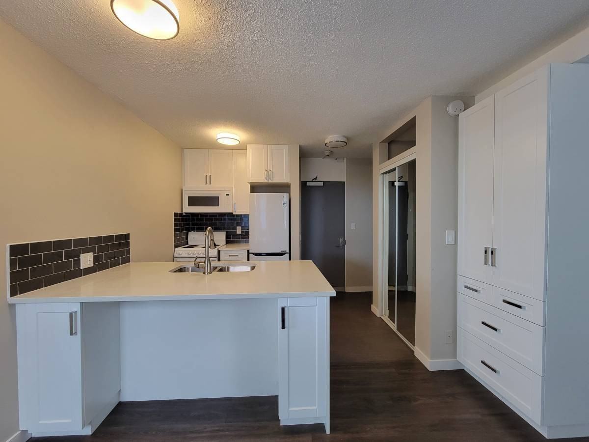 30 East 10th Avenue #302
