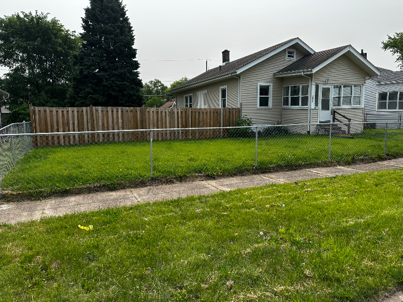 1409 8th St - Photo 2 of 12