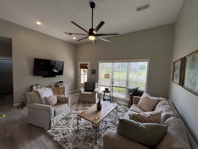 308 Lakeview Ct - Photo 3 of 16