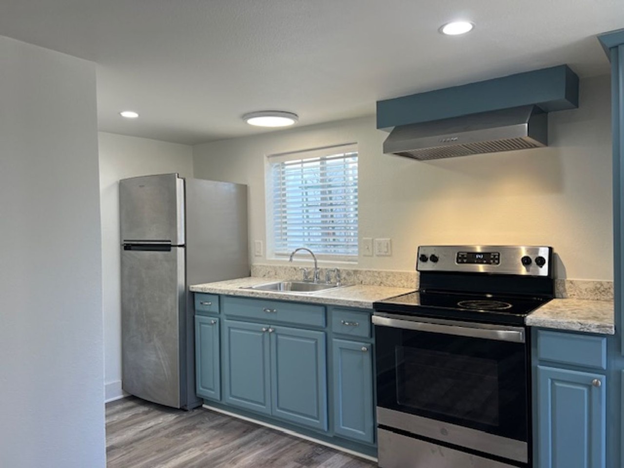 1671 11th St #B - Photo 2 of 20