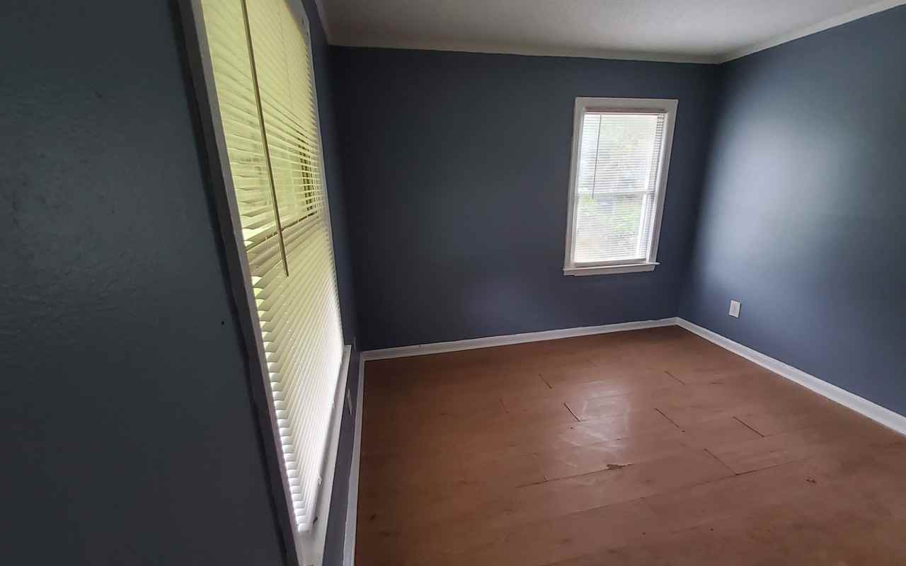 741 N 18th St - Photo 3 of 5