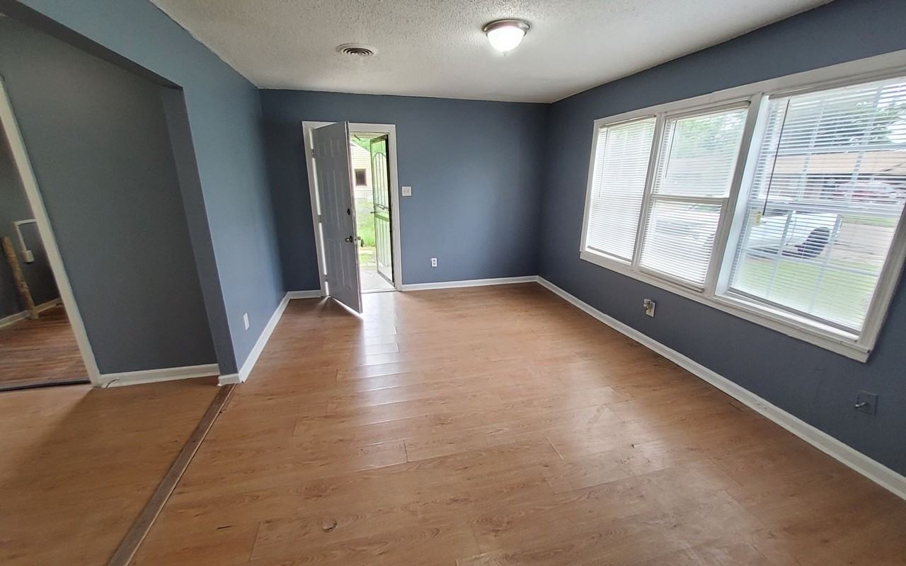 741 N 18th St - Photo 4 of 5