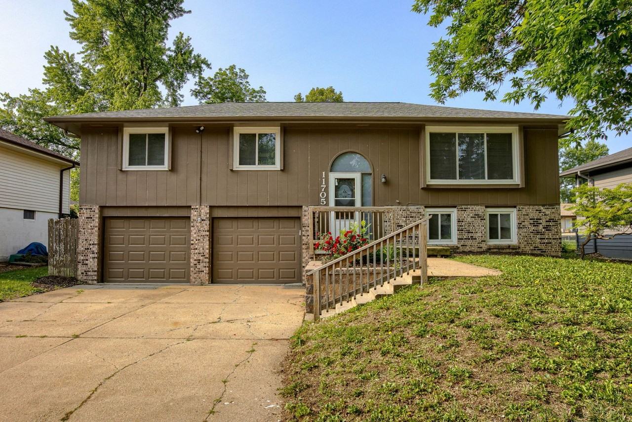 11705 Meredith Ave