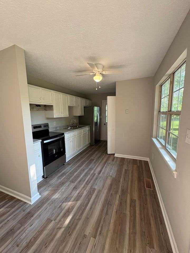 1982 Mount Lebanon Rd - Photo 2 of 8