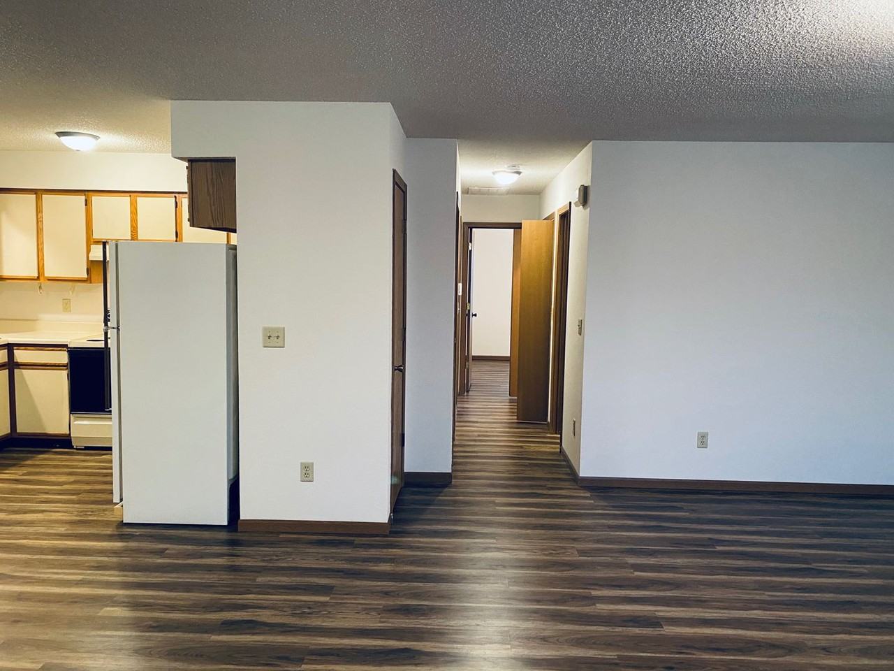 2736 S Glenview Ave - Photo 2 of 29