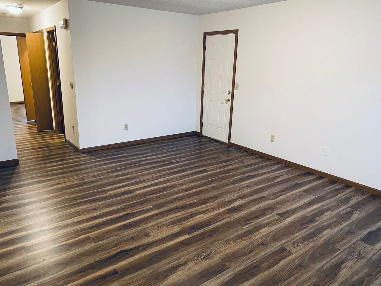 2736 S Glenview Ave - Photo 3 of 29