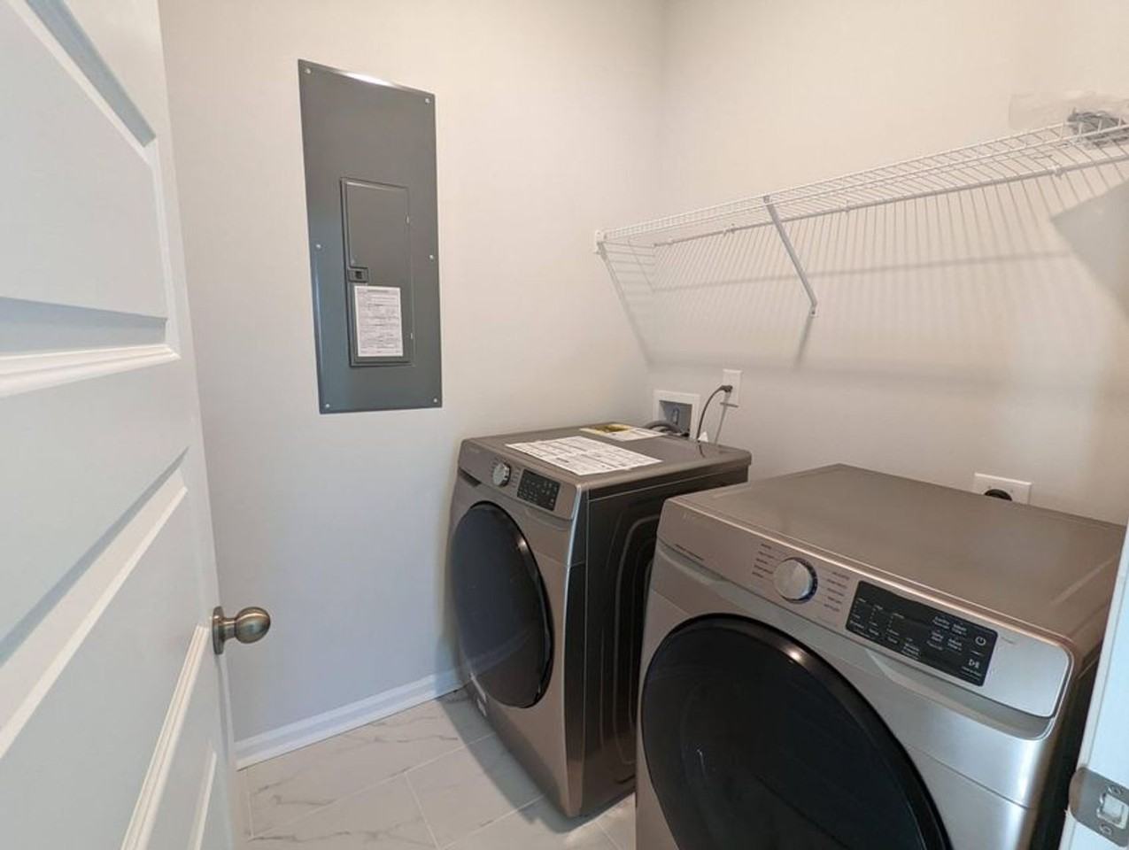 2828 Pinelog Ln - Photo 2 of 23