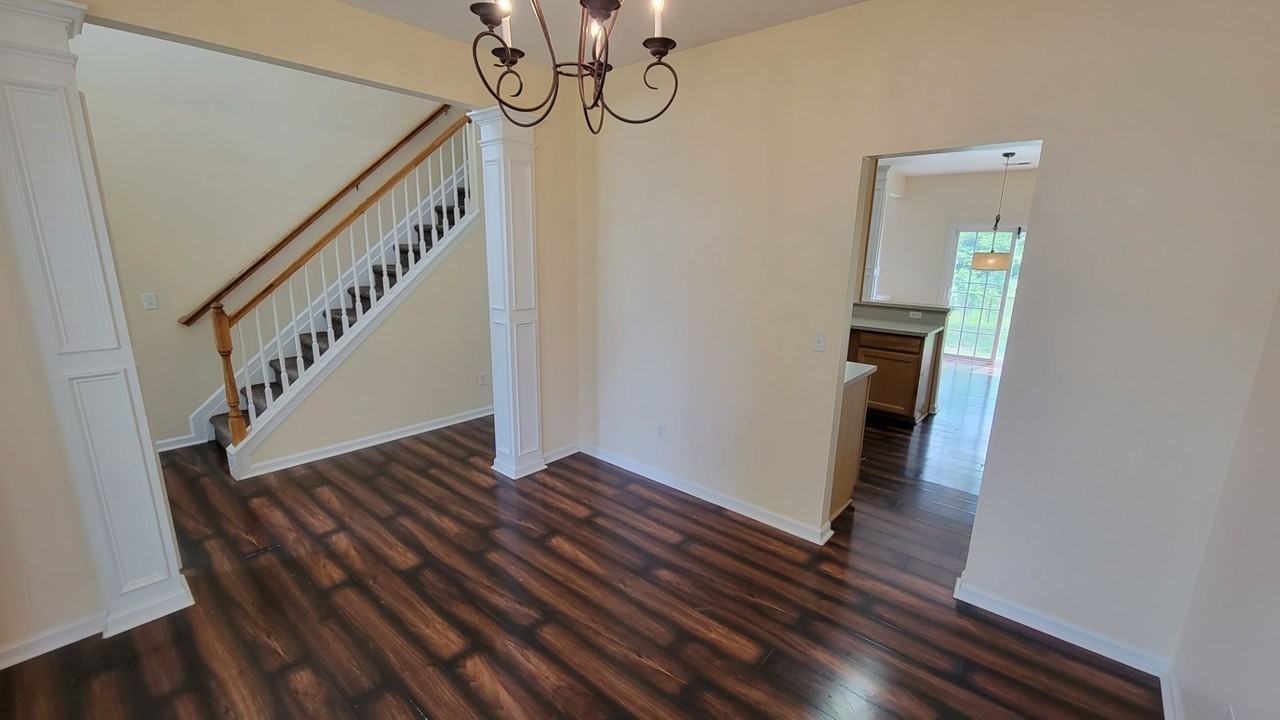 112 Shea Ct - Photo 2 of 14